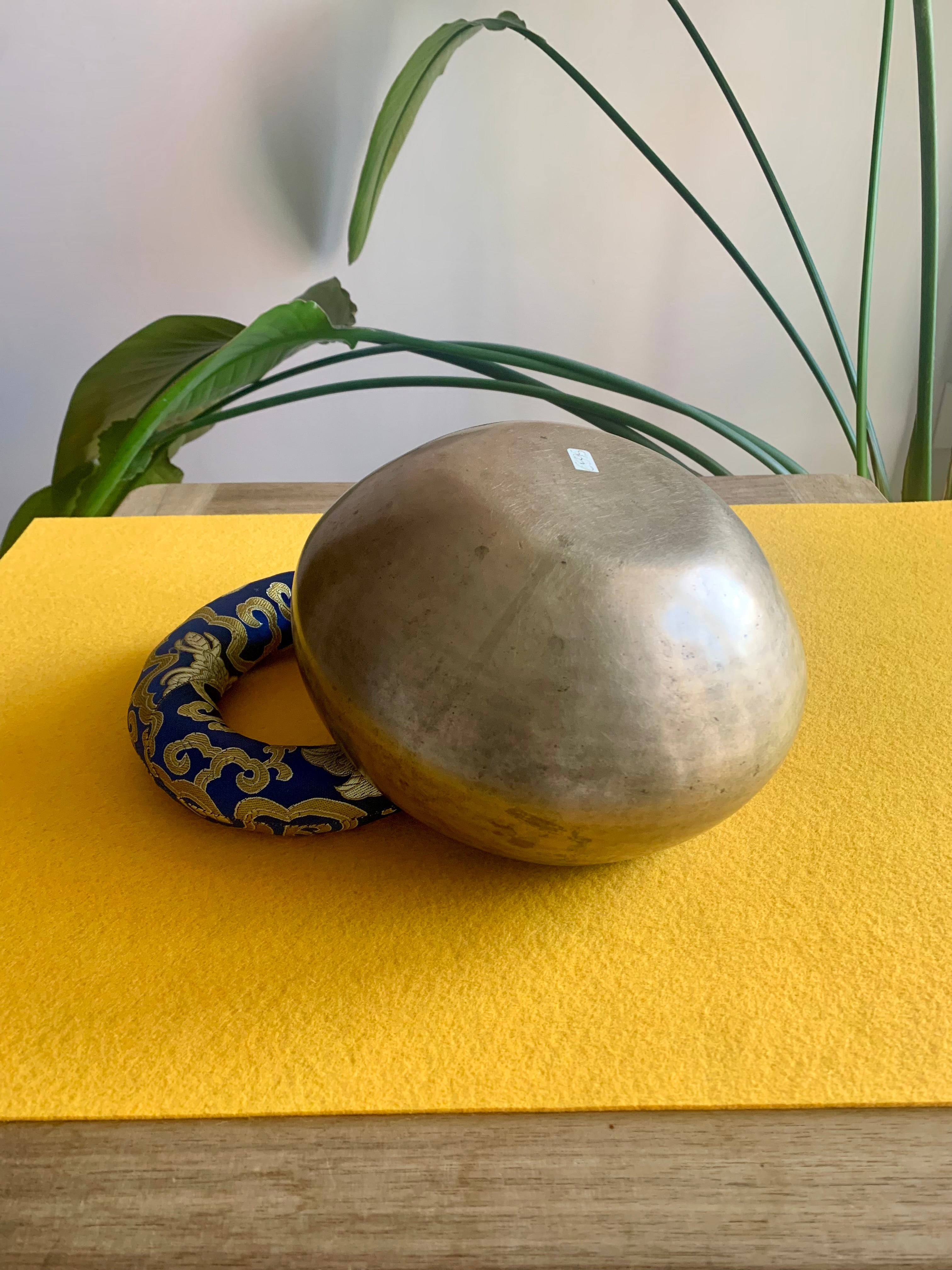 Ciotola Mani di Buddha antica Sol 383 Hz