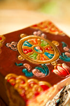 Scatola Tibetana in Legno con Due Pesci – 13×9×9 cm
