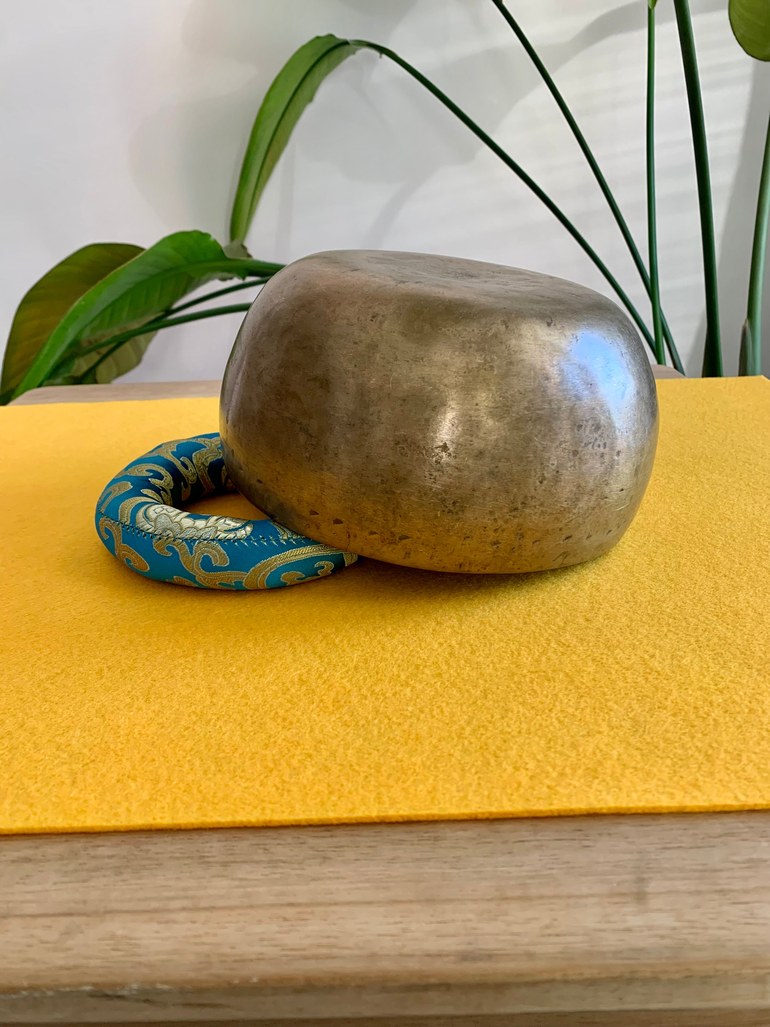 Campana Tibetana Thadobati antica Re# 143 Hz