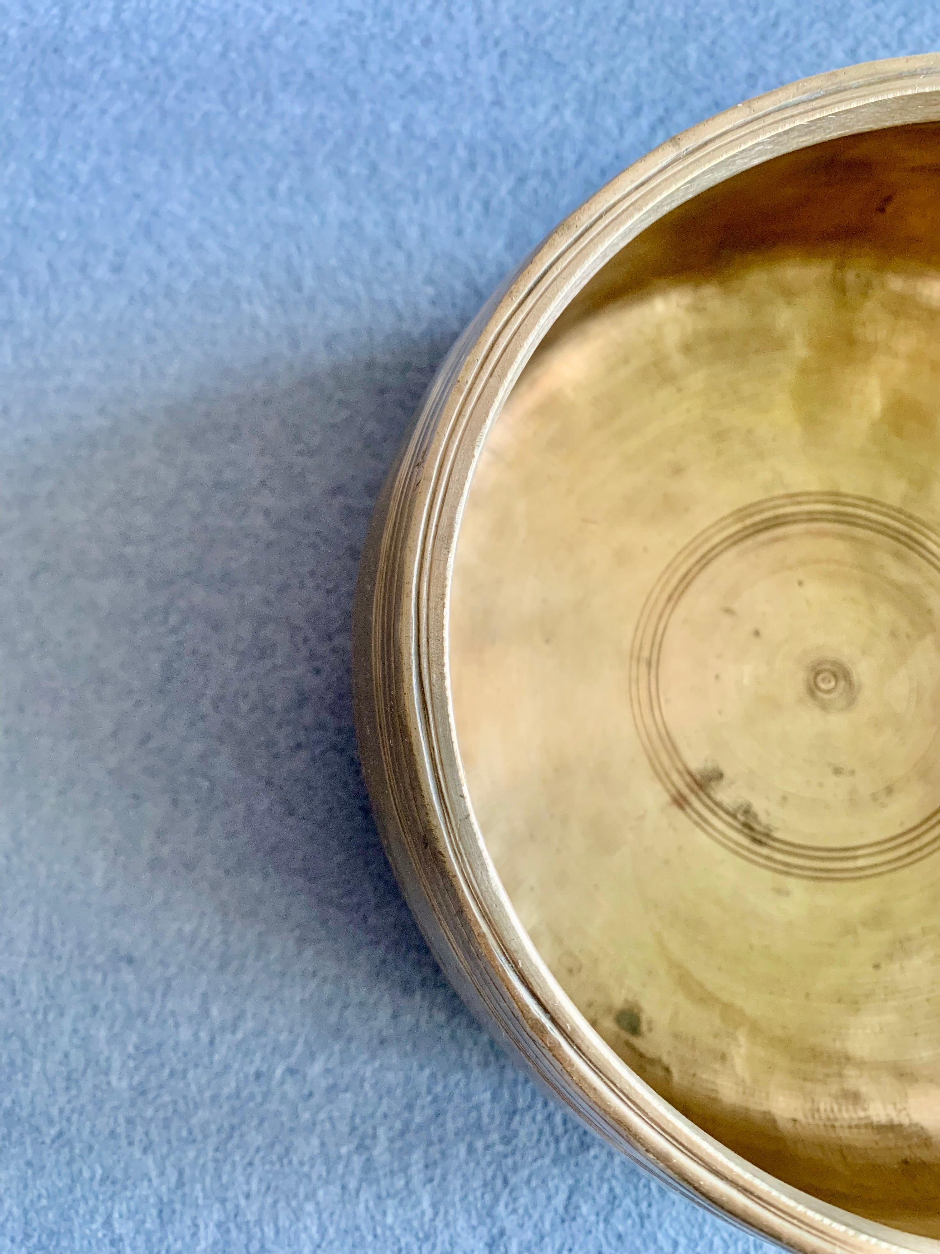 Campana Tibetana Mani  Do# 268 Hz