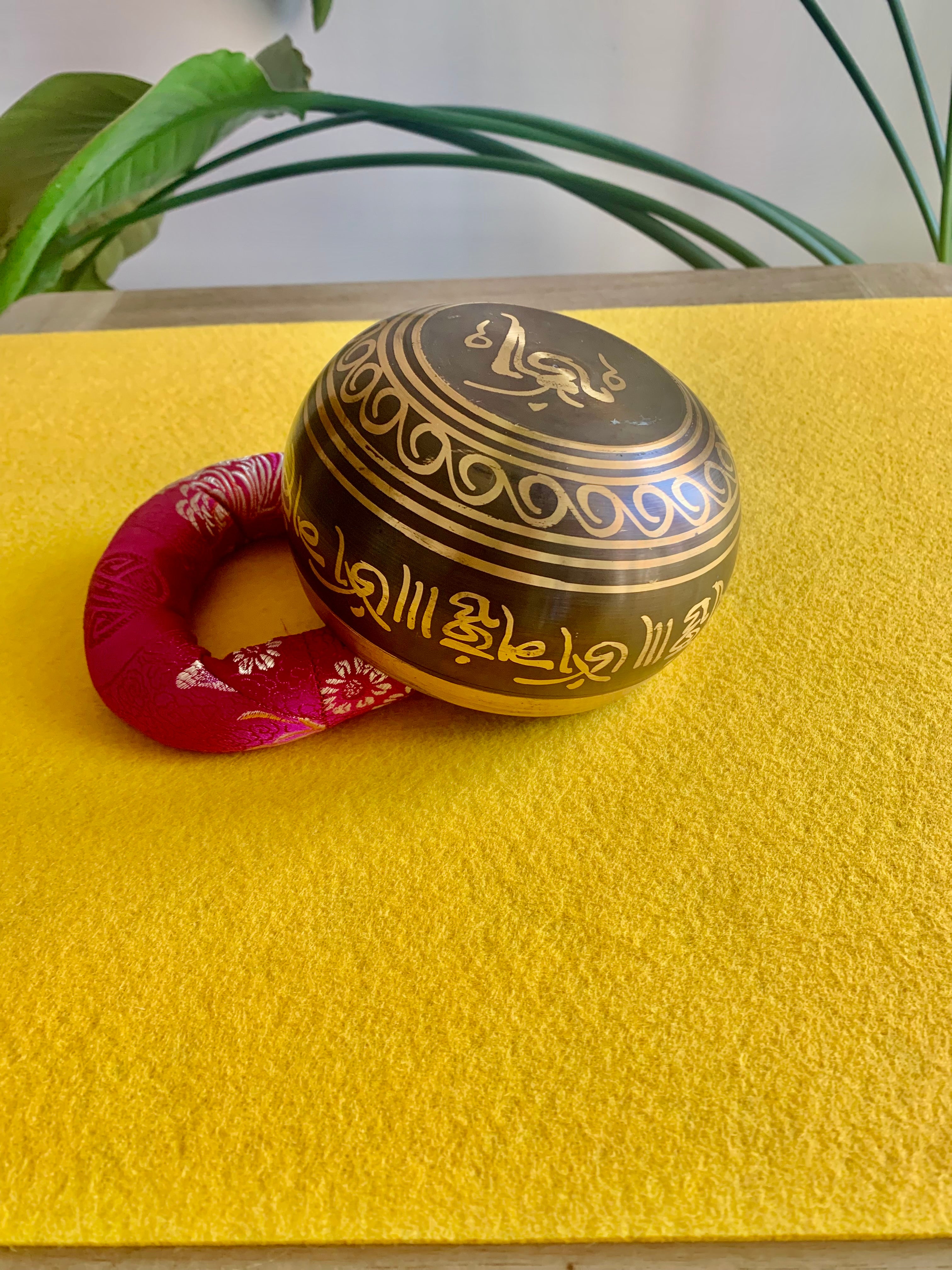 Campana Tibetana rilievo interno i cinque Dhyani Buddha