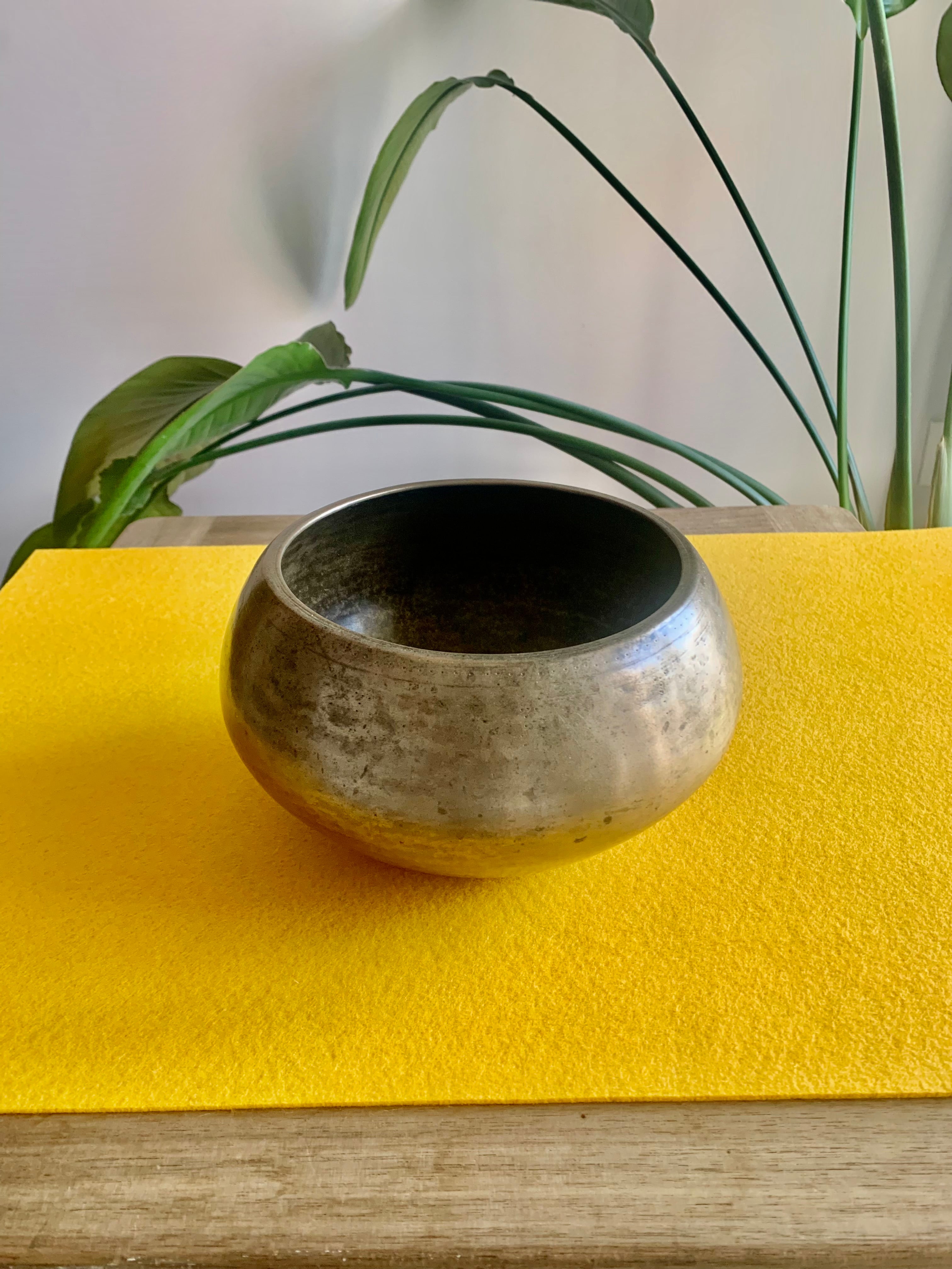 Ciotola Mani di Buddha antica Sol 383 Hz