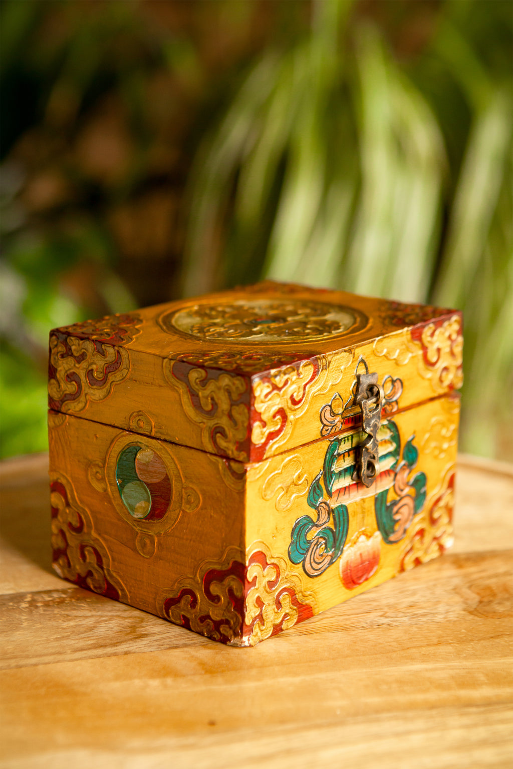 Scatola Tibetana in Legno con Parasol (Paralume) – 13×9×9 cm