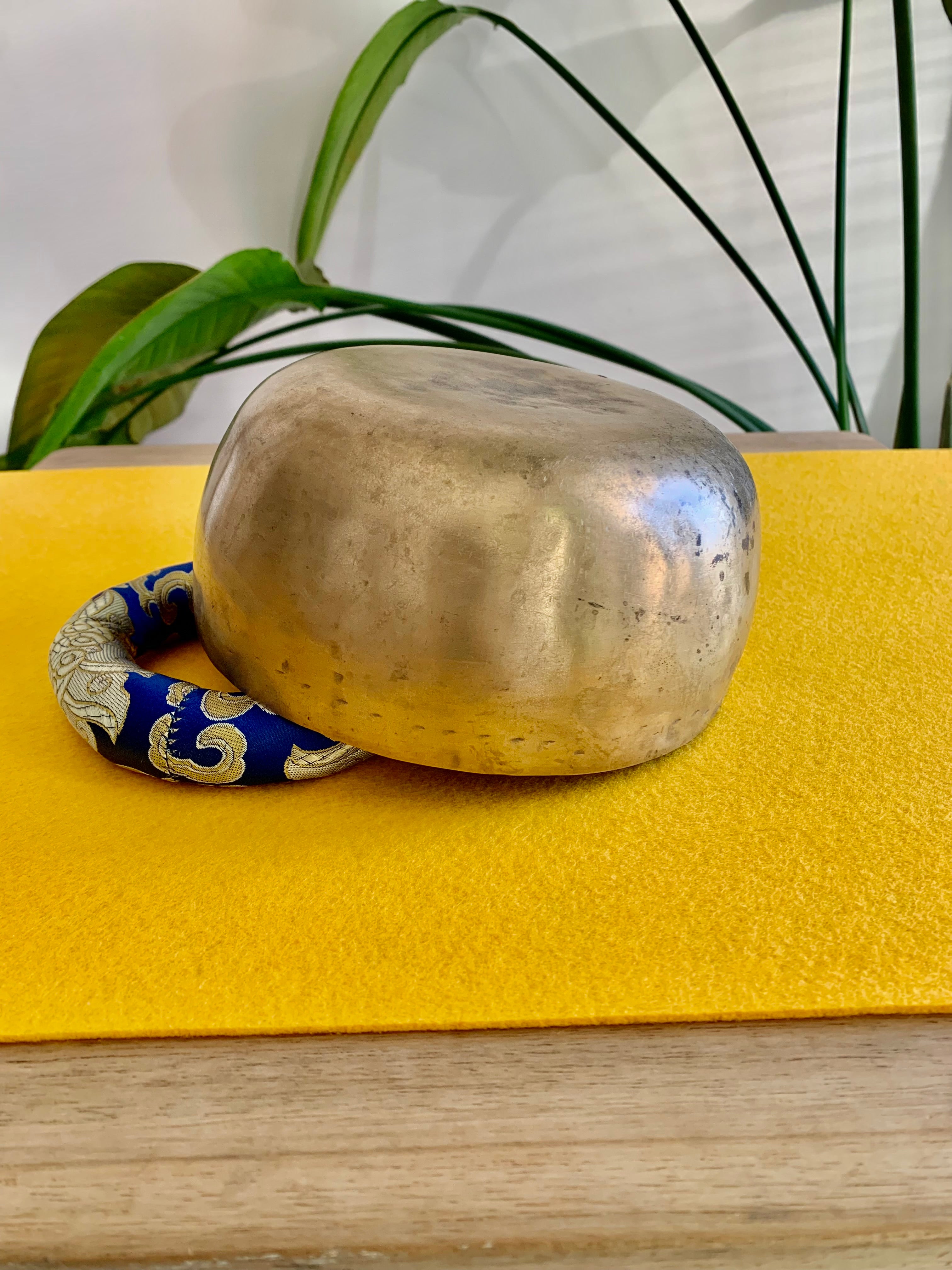 Campana Tibetana Thadobati antica Re# 155 Hz