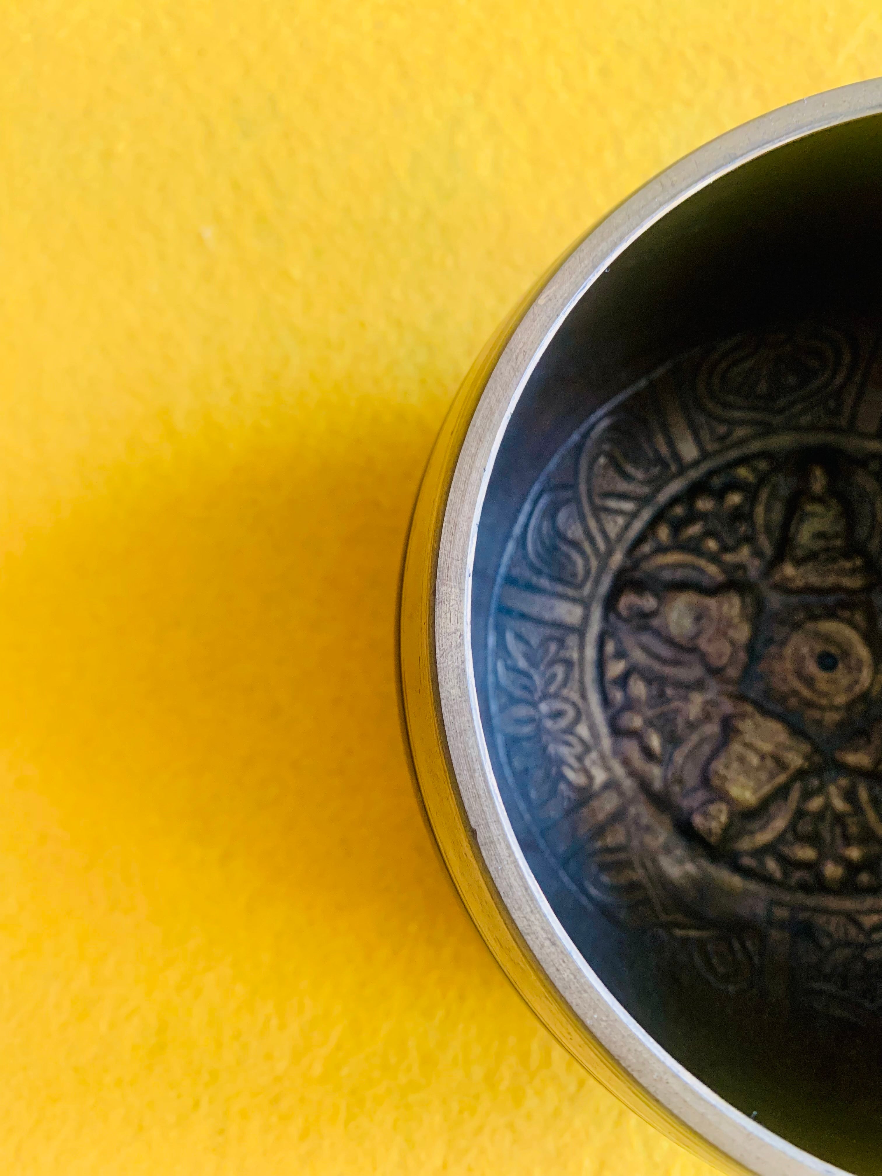 Campana Tibetana rilievo interno i cinque Dhyani Buddha