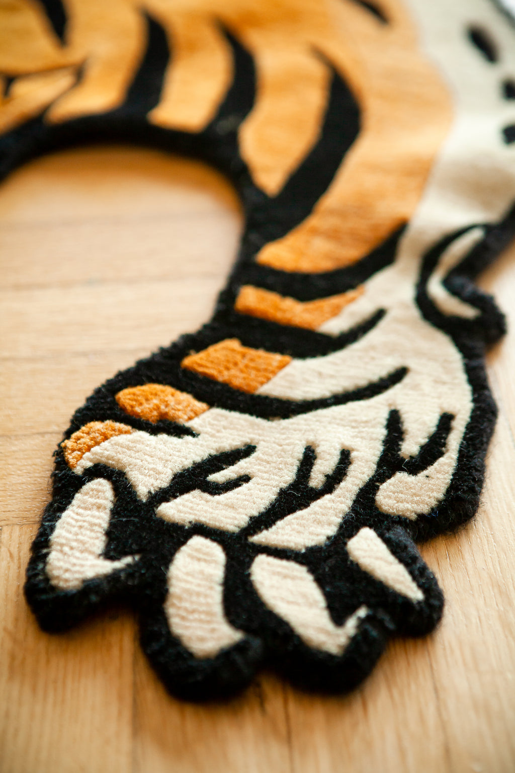 Tappeto in Lana Intrecciata a Mano con Tigre – Nepal – 90×180 cm