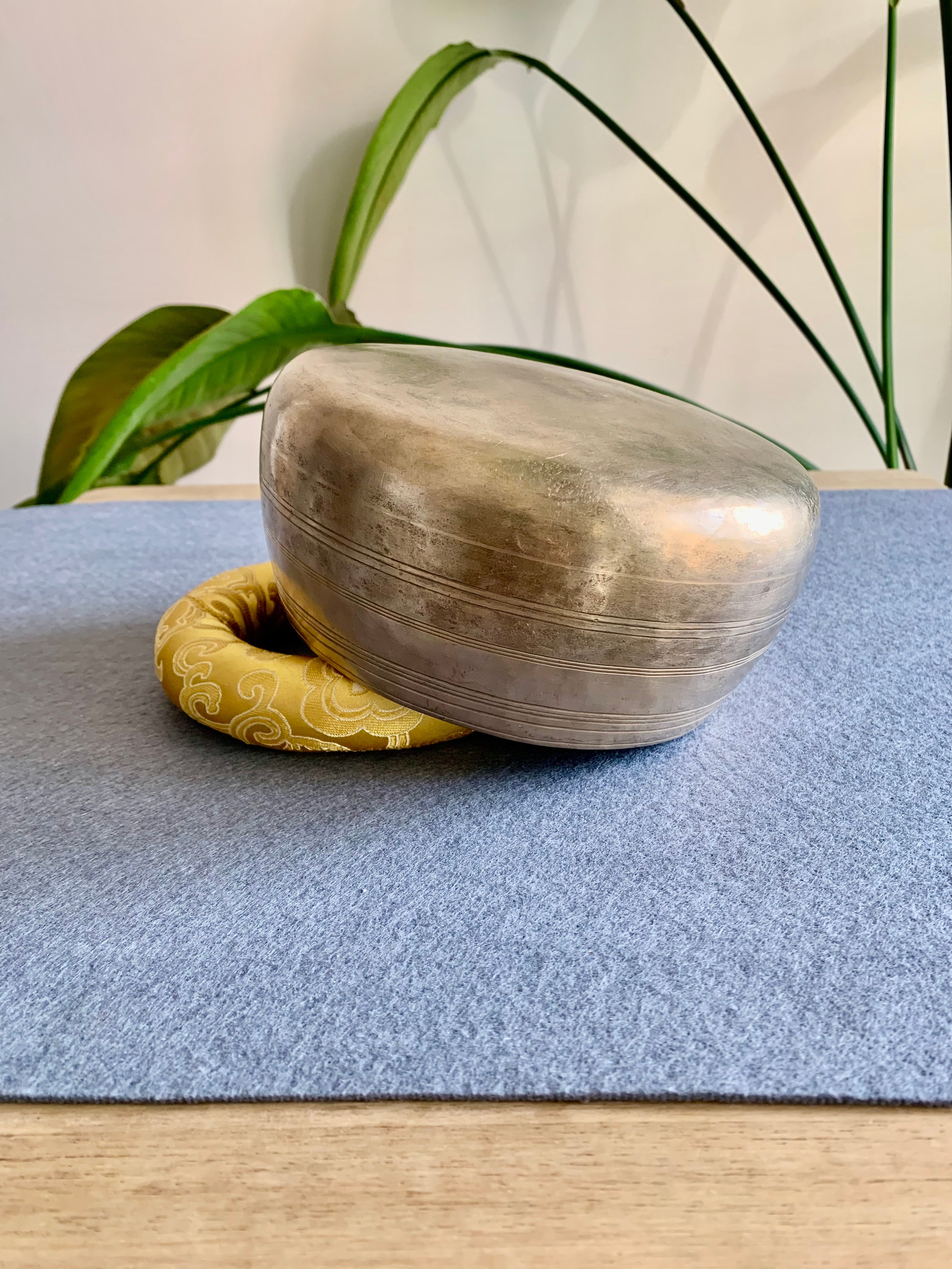 Campana Tibetana Mani  Do# 268 Hz