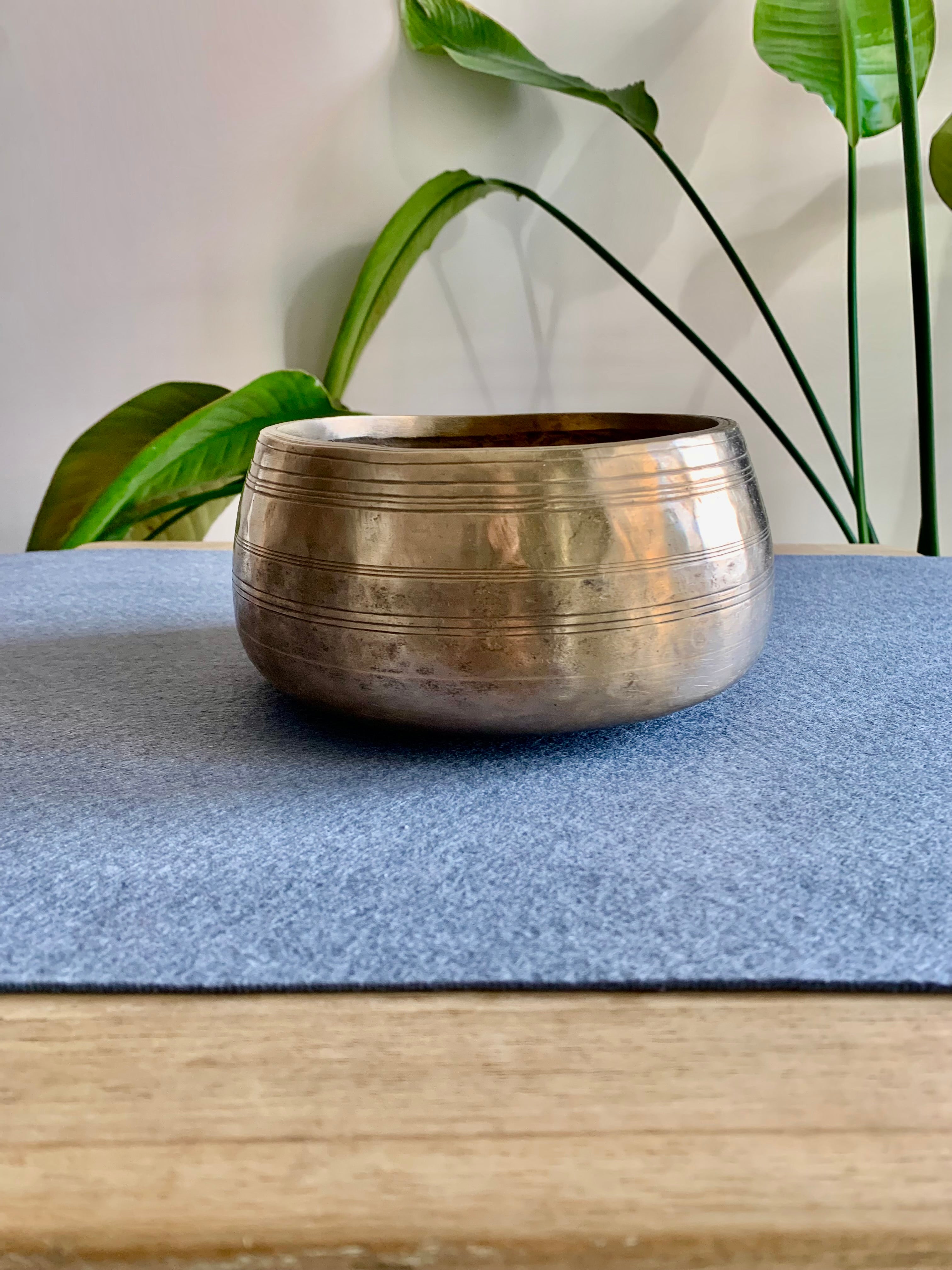 Campana Tibetana Mani  Do# 268 Hz