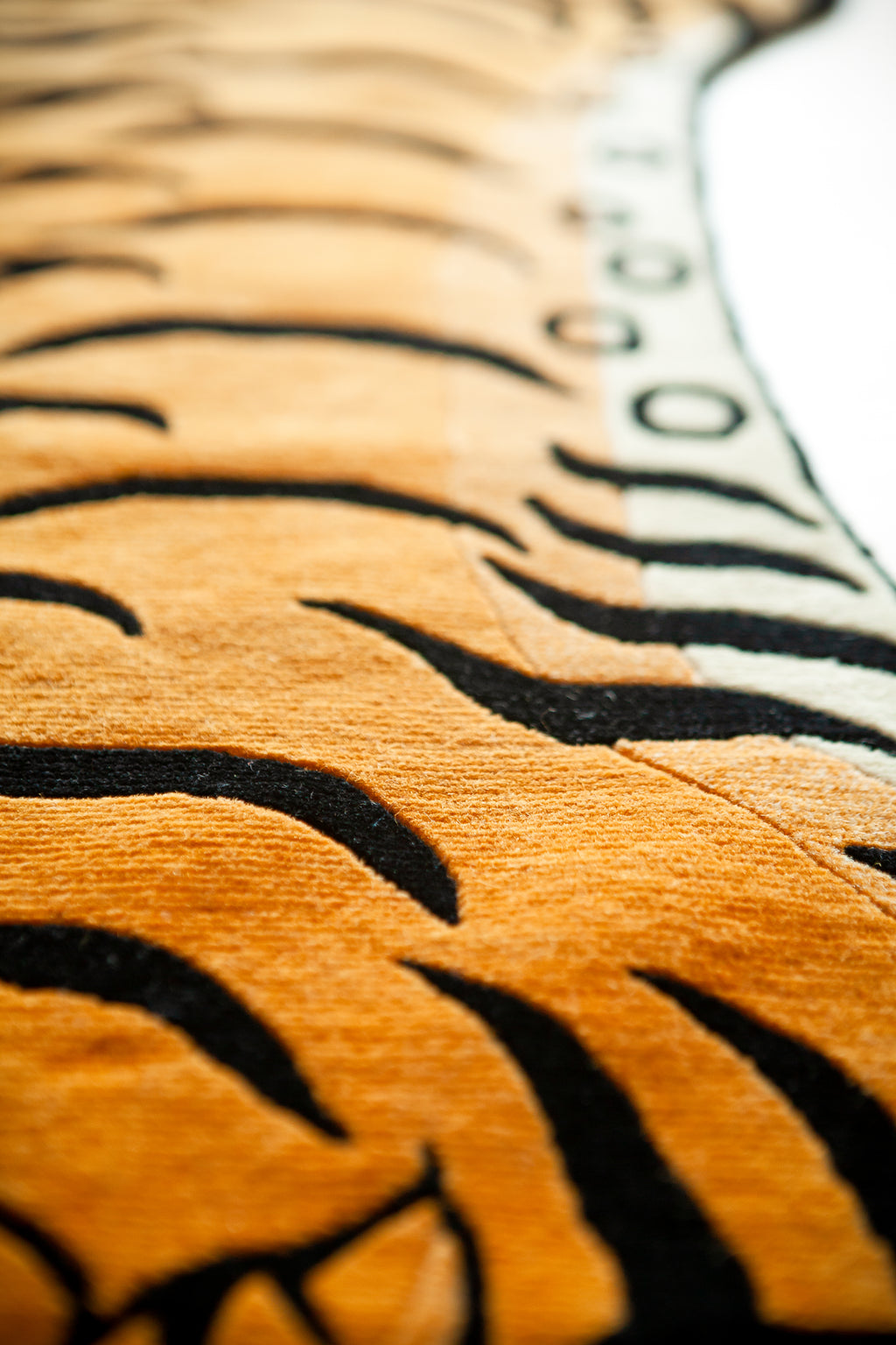 Tappeto in Lana Intrecciata a Mano con Tigre – Nepal – 90×180 cm
