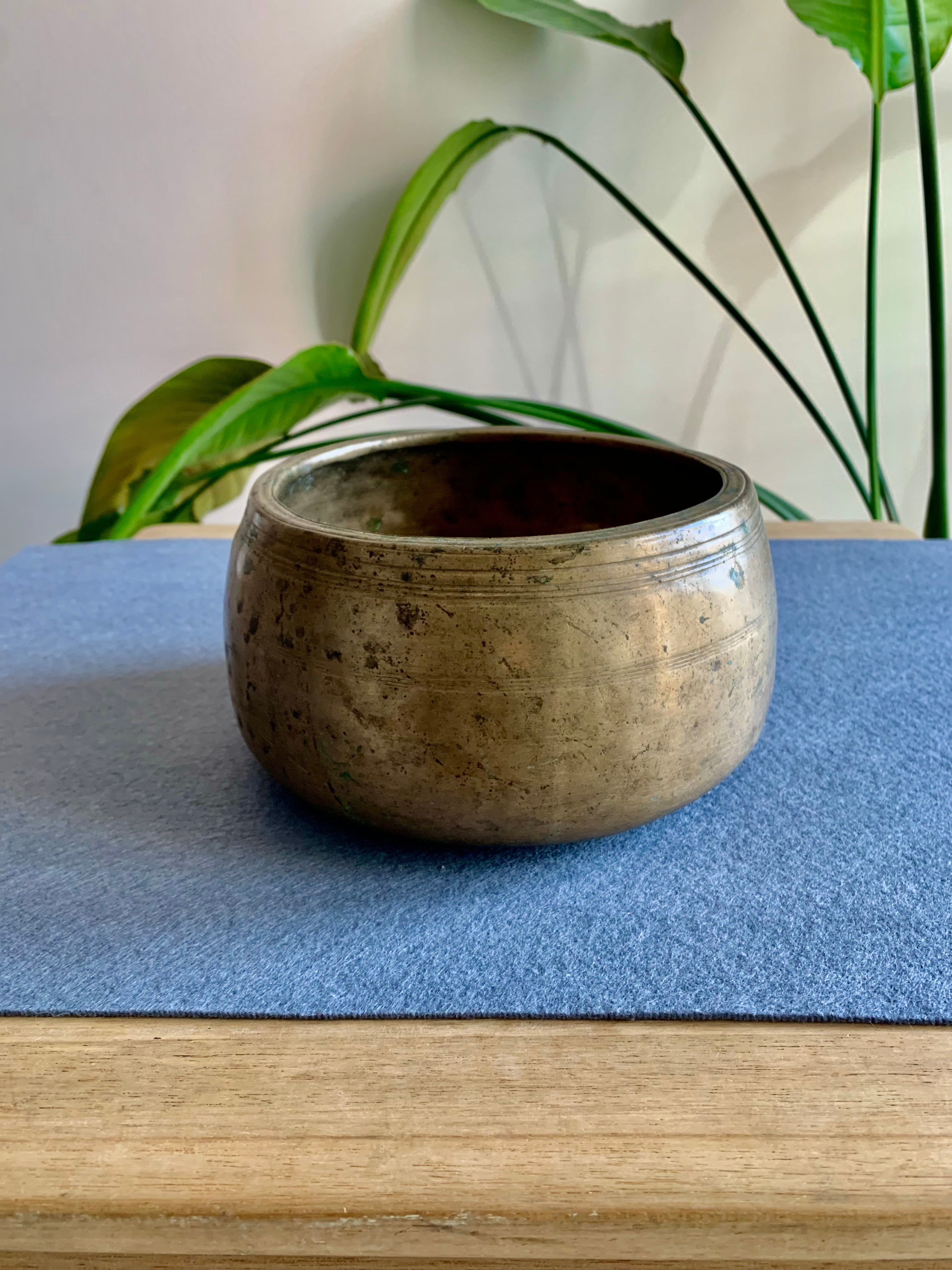 Campana Tibetana Mani  Re 285 Hz