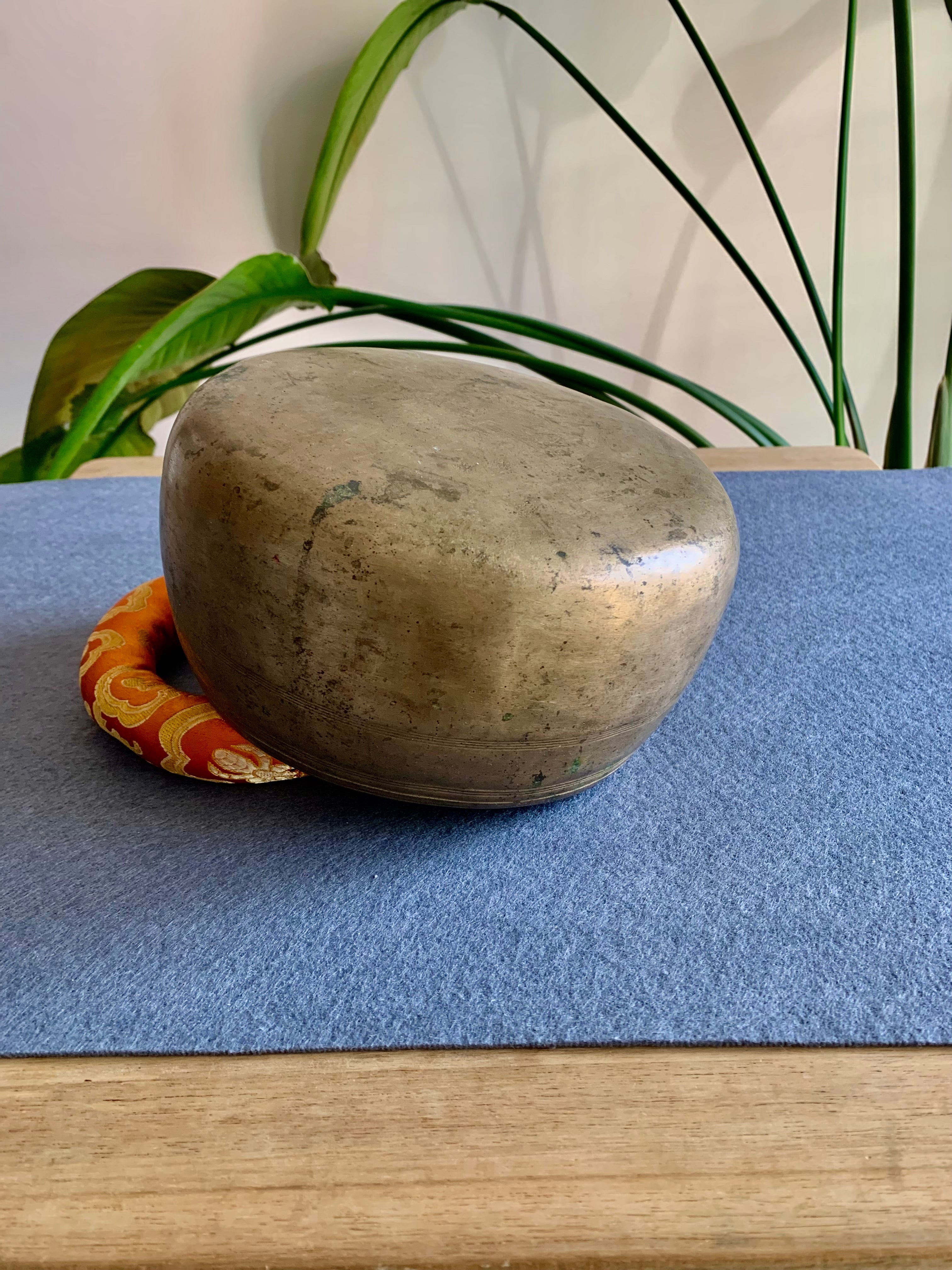 Campana Tibetana Mani  Re 285 Hz