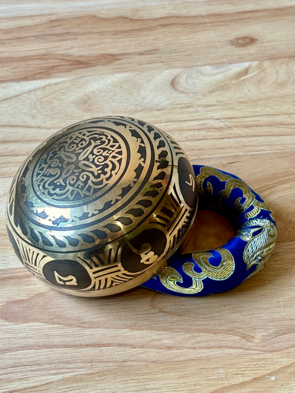 Piccola Campana Tibetana Incisa con Simboli Sacri