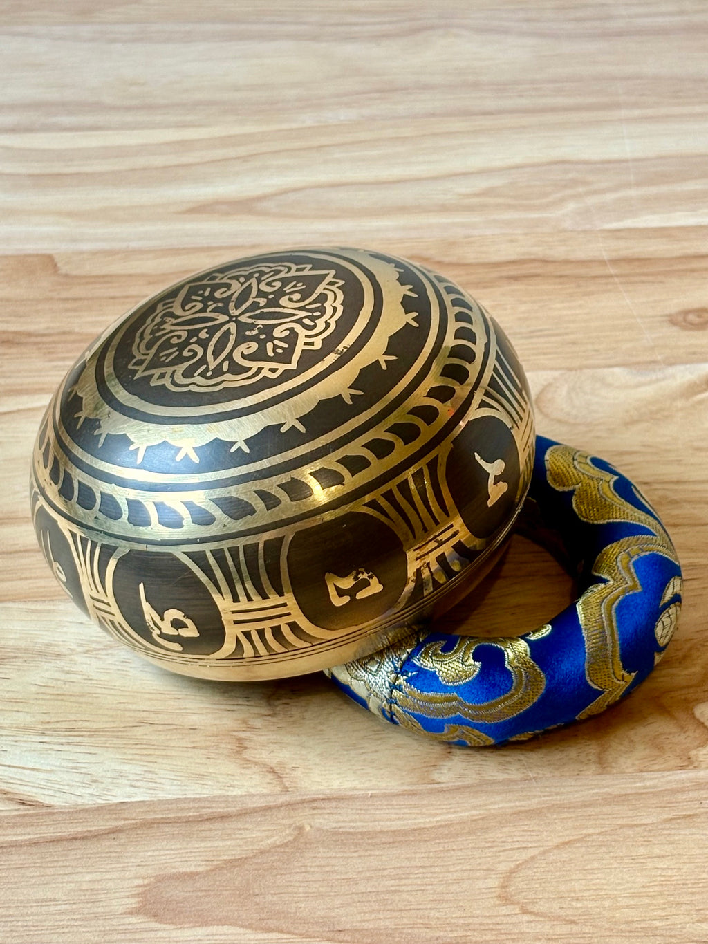 Piccola Campana Tibetana Incisa con Simboli Sacri