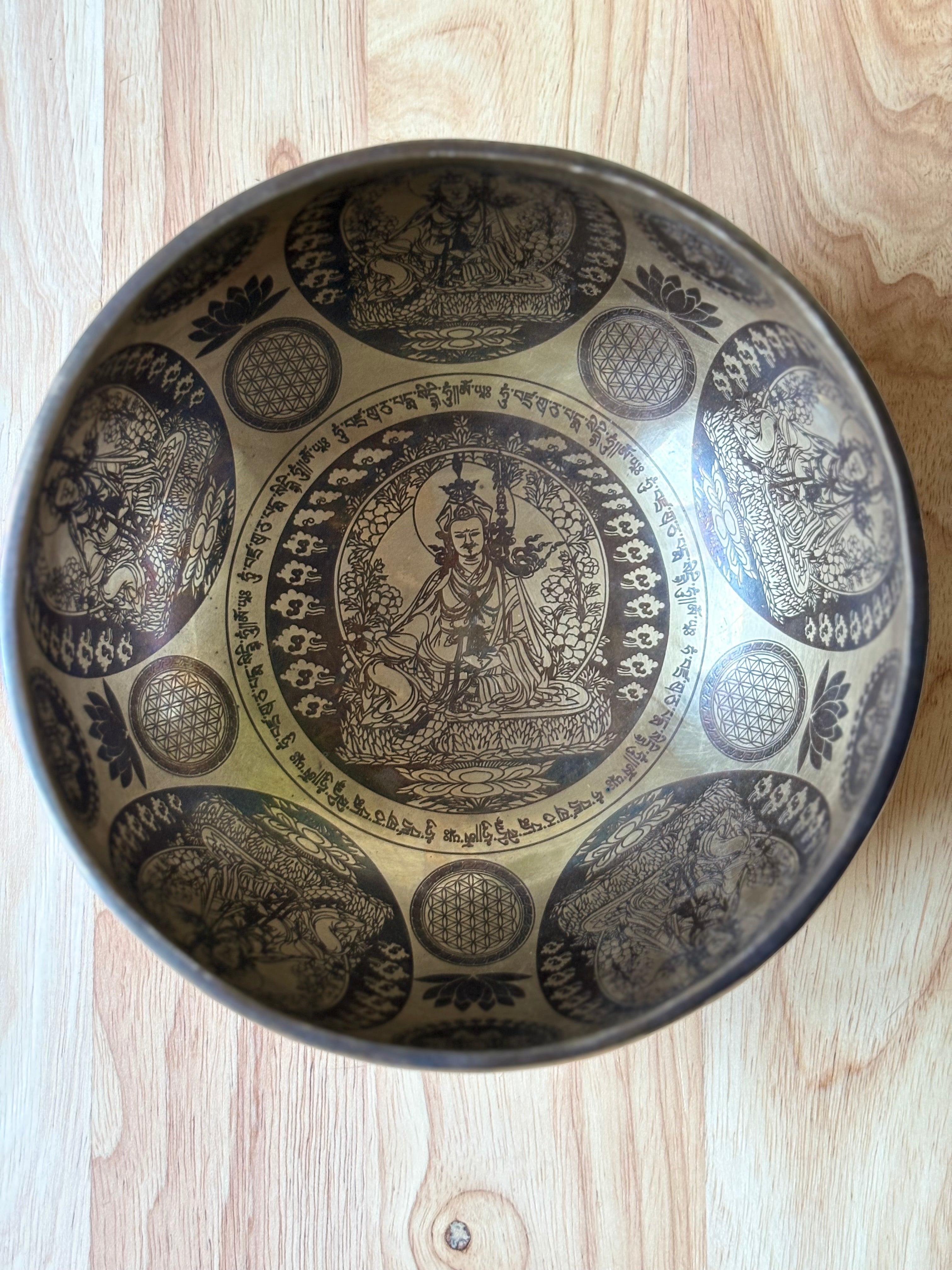 Campana Tibetana Contemporanea con Padmasambhava Si3 241Hz