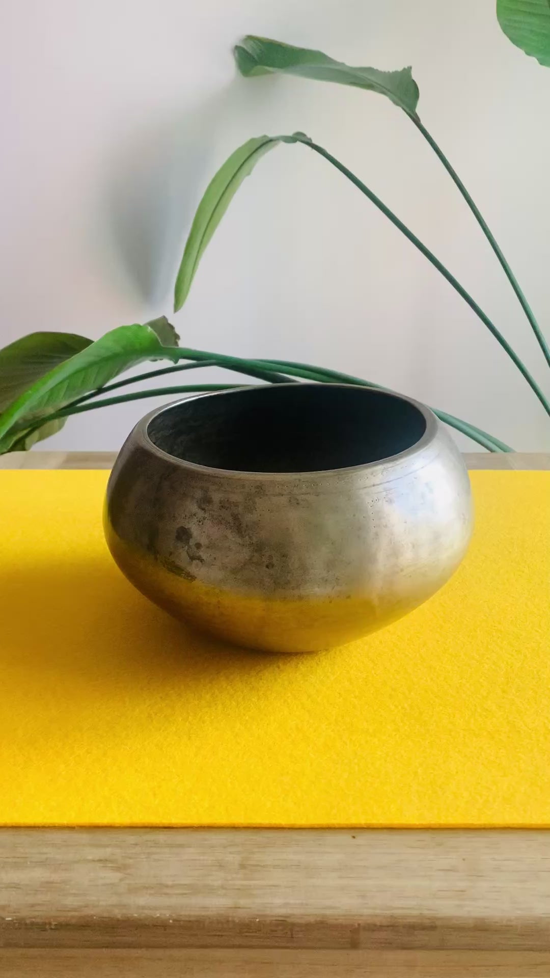 Ciotola Mani di Buddha antica Sol 383 Hz