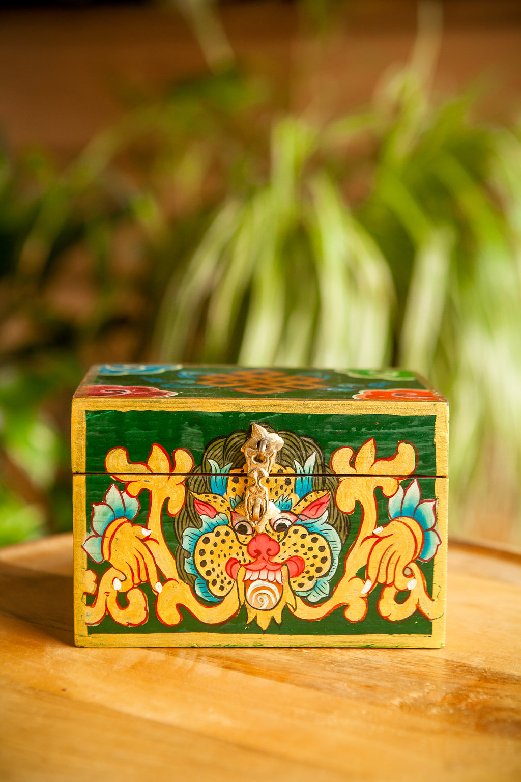 Scatola Tibetana in Legno con Tigre e Nodo Infinito – Verde Scuro – 10×15×10 cm