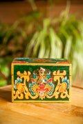 Scatola Tibetana in Legno con Tigre e Nodo Infinito – Verde Scuro – 10×15×10 cm