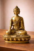 Statua Antica di Buddha Shakyamuni in Ottone – Illuminazione e Stabilità