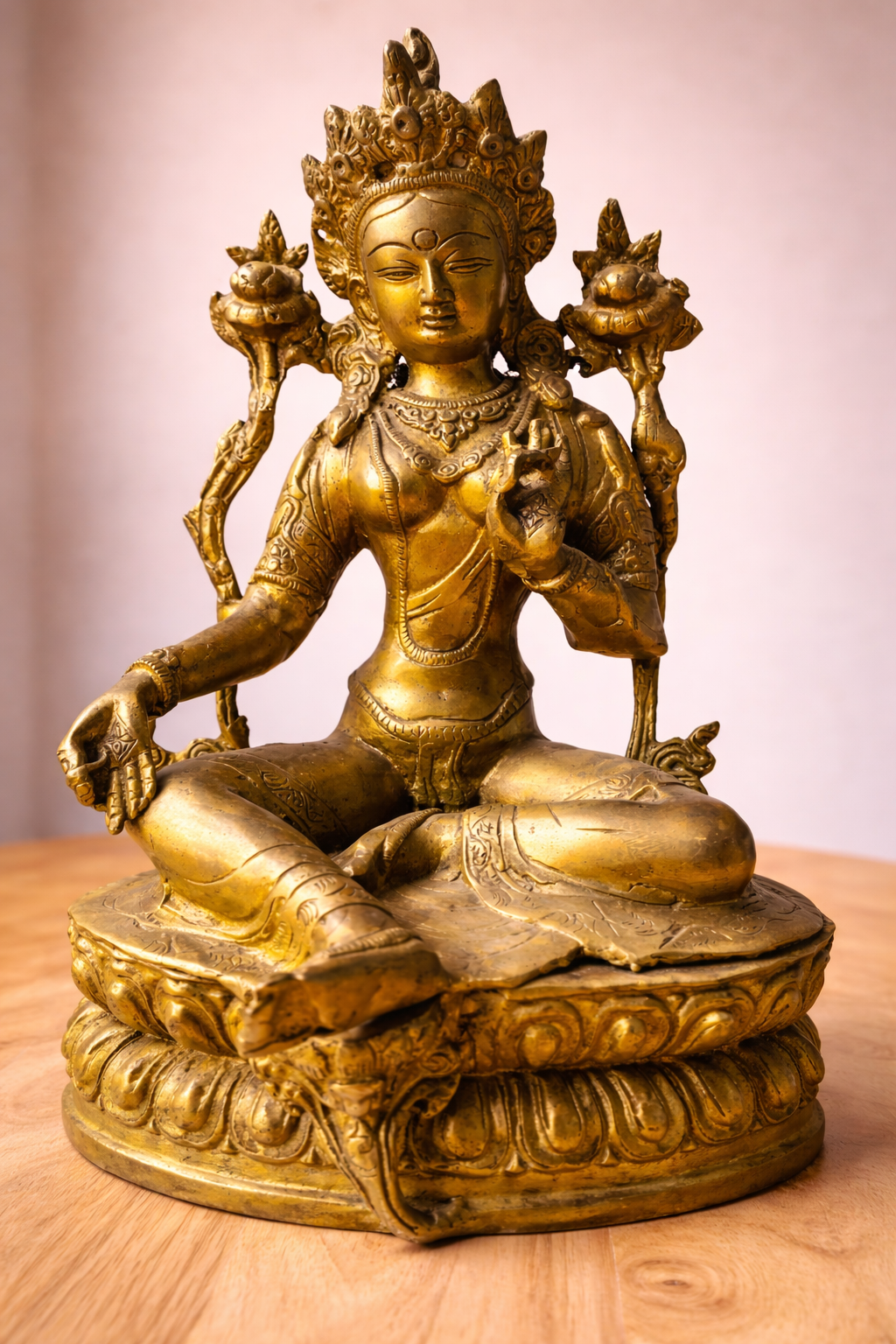 Statua Antica di Tara in Ottone – 30 cm – Eleganza e Protezione