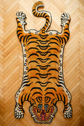 Tappeto in Lana Intrecciata a Mano con Tigre – Nepal – 90×180 cm